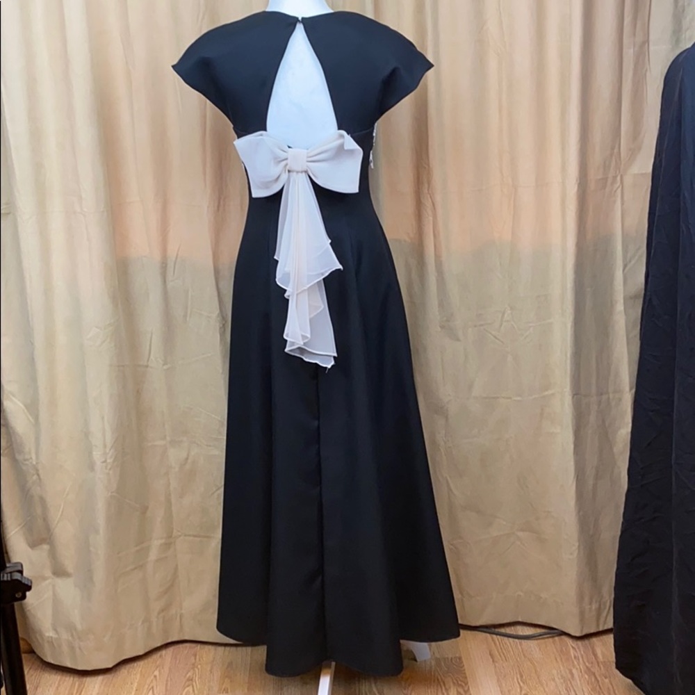 Black and Cream Evening gown - Picture 3 of 15